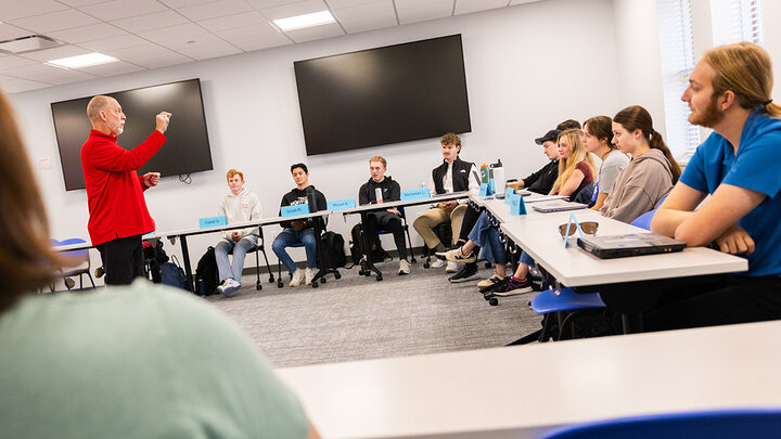 Clayton Anderson addresses a room full of college students.
