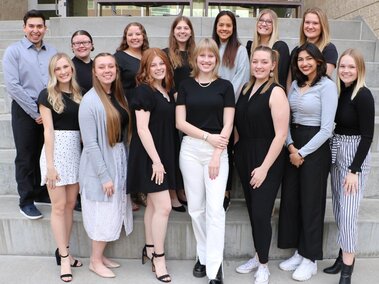 Maggie Stotz with peer mentors in group photo