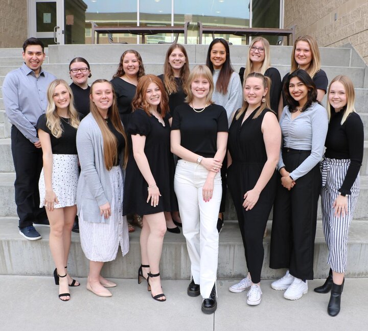 Maggie Stotz with peer mentors in group photo