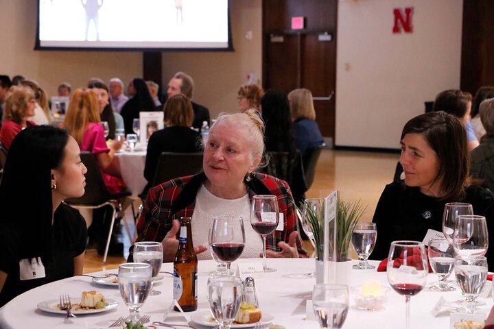Brain Gain attendees at dinner table